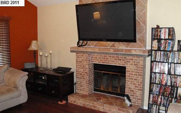3rd image of 2219 Southwest Ct
