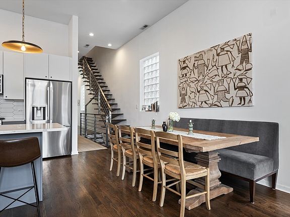5th image of 1025 N Hermitage Ave #3