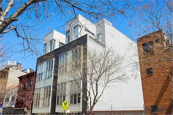 Sold by Leiter Realty Group LLC | media 6