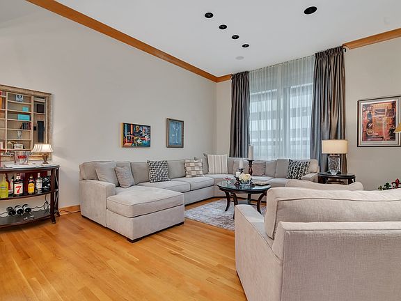 4th image of 680 N Lake Shore Dr APT 207