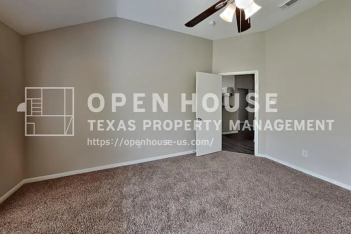 2222 Friarwood Trl — Photo 11
