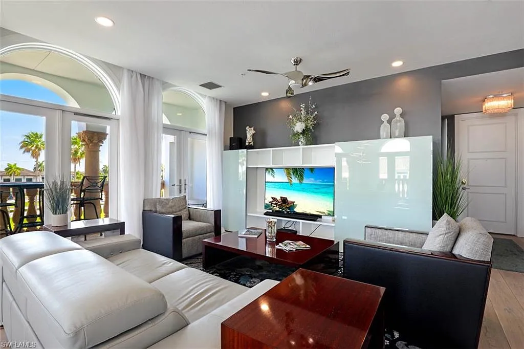 3 bed, 3.0 bath, 1905 sqft, $16,000 — Photo 3