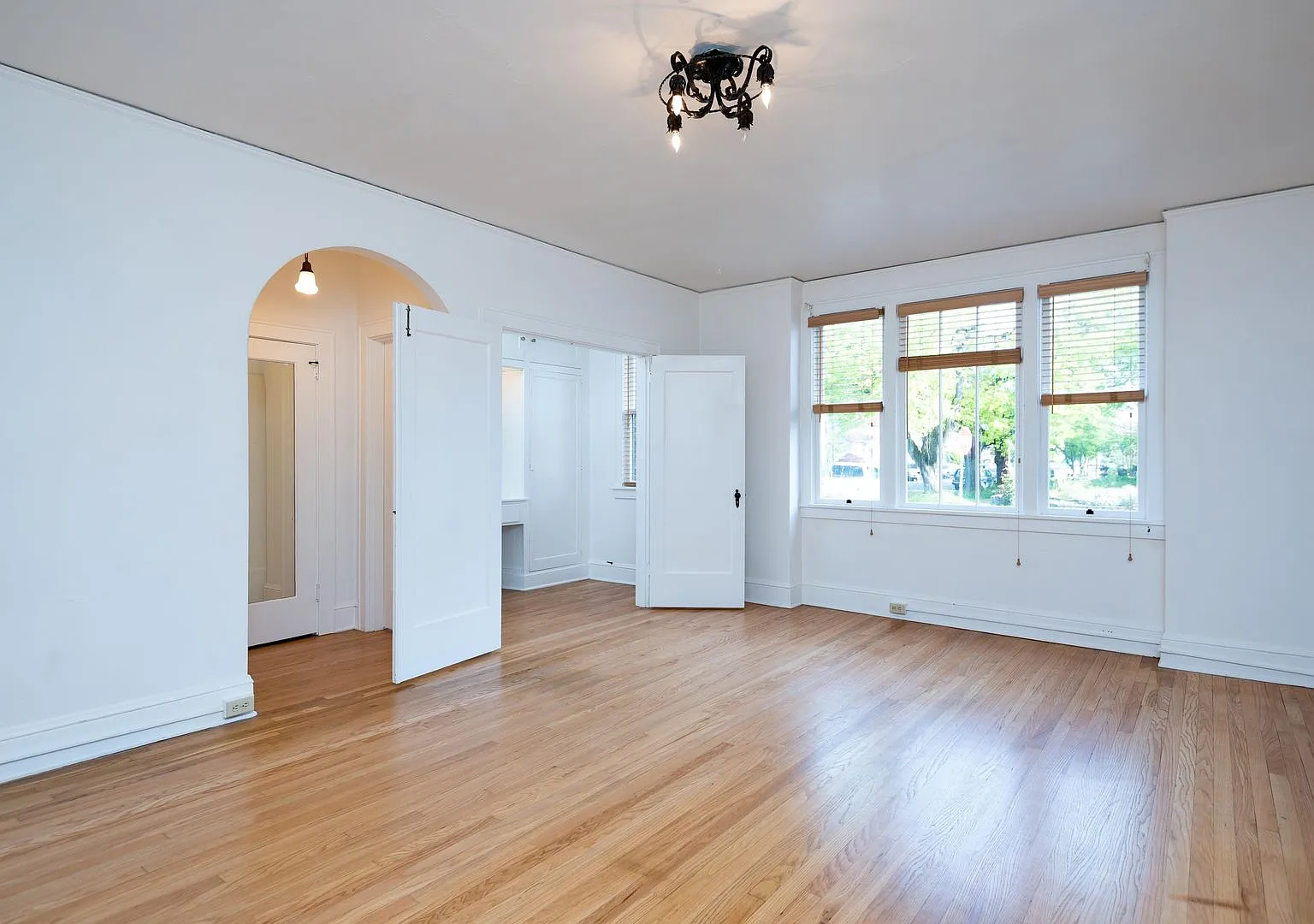 Oriental Apartments — Photo 4