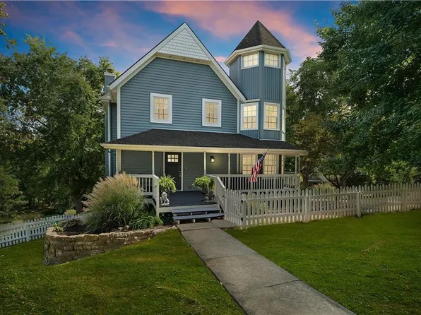 12020 N Windbrook Ct, Parkville, MO 64152