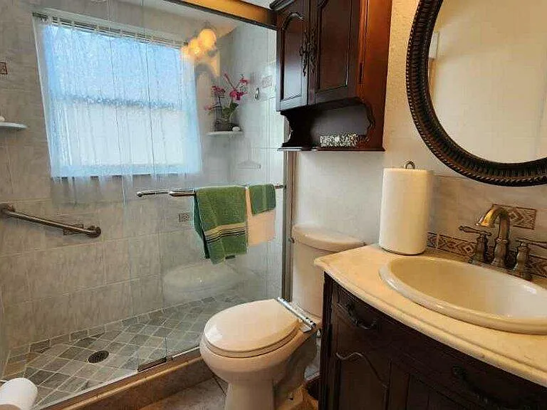 13741 Sussex Ave — Photo 27