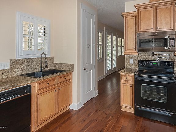 4th image of 710 N MAGNOLIA Avenue