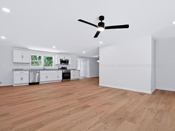 2nd image of 601 Sharon Blvd