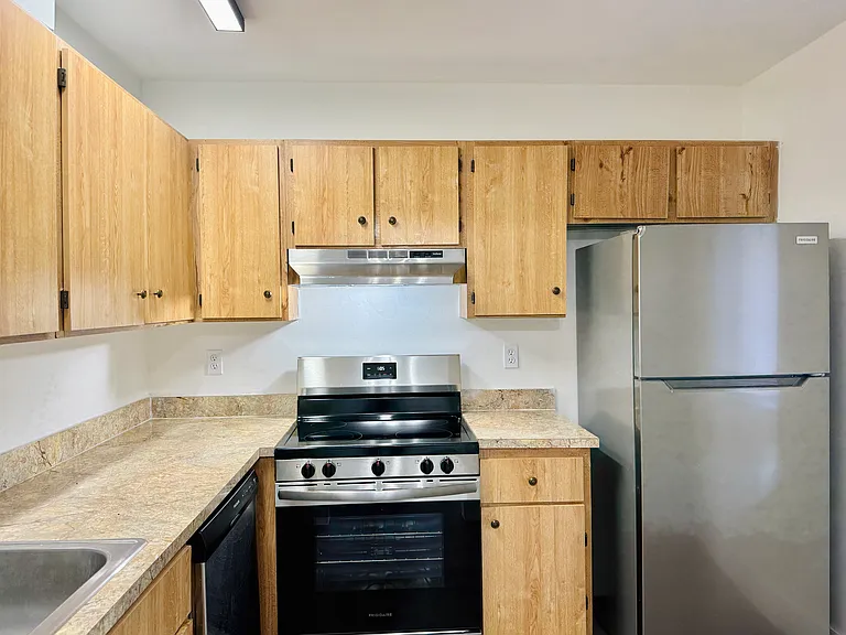 Somerset Grove Apartments — Photo 15
