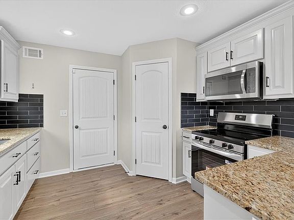 4th image of 4726 Chester Ave