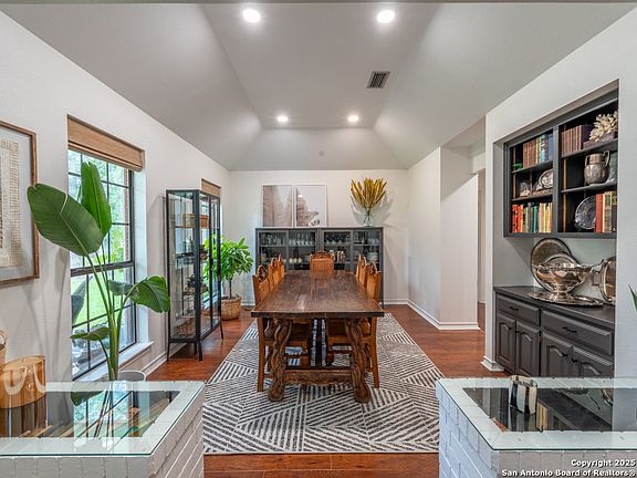 5th image of 120 Spanish Oak Trail