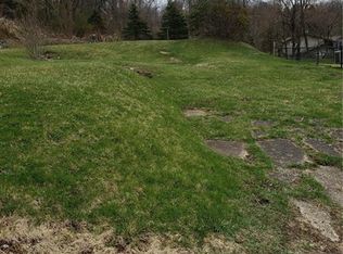 305 Circle Dr, White Oak, PA 15131