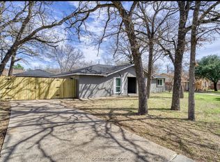 1115 Merry Oaks Dr, College Station, TX 77840