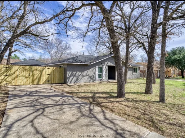 1115 Merry Oaks Dr, College Station, TX 77840