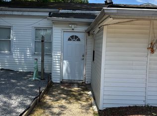 8 Rockwood Ave #1, Massapequa, NY 11758