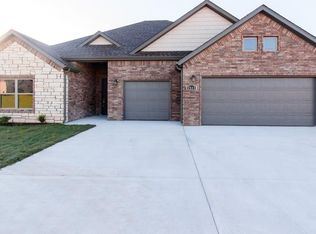 1511 Crestwood Hills Ln, Cave Springs, AR 72718