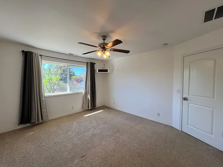 1592 Kingston Way — Photo 36