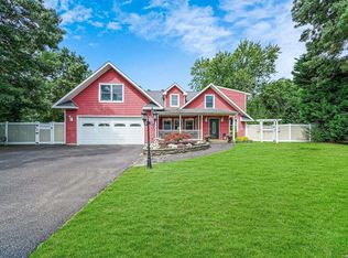 71 Pine St, Port Jefferson Station, NY 11776
