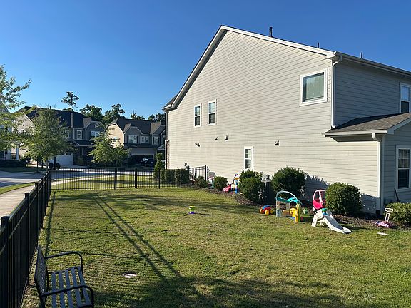 4th image of 304 Golf Vista Trl