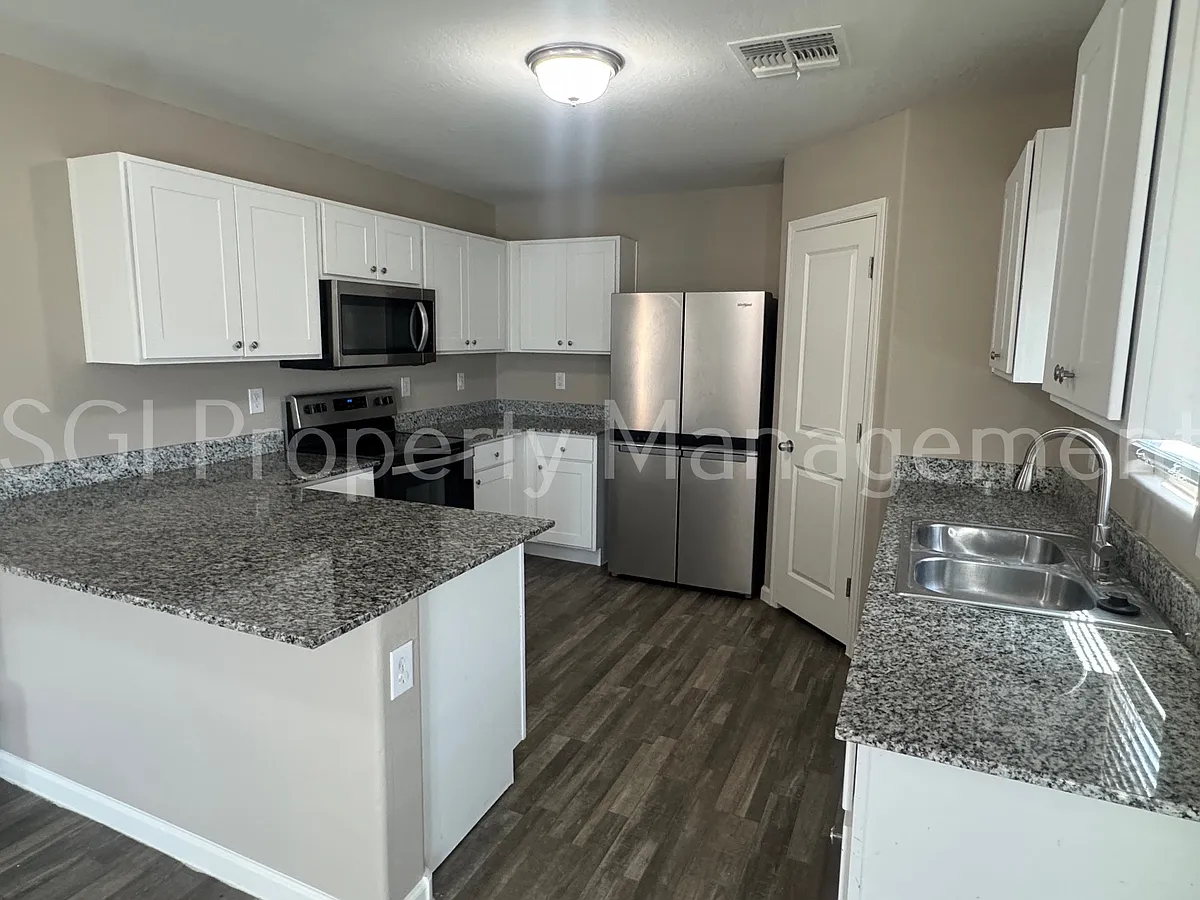 Building Photo - 111 E Impala Pl