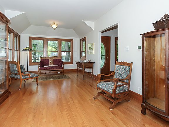 5th image of 145 N Myrtle Ave