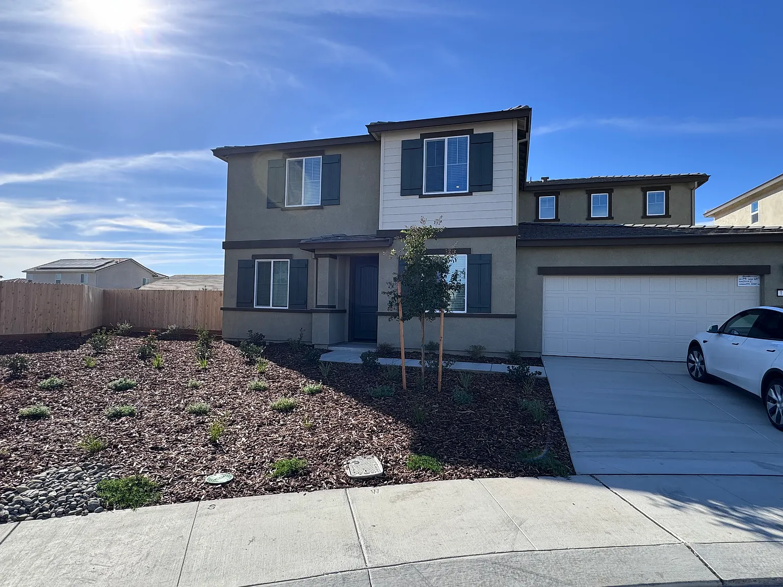 4 bed, 2916 sqft, $3,250 — Photo 2