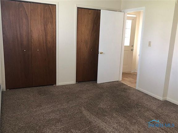 3rd image of 405 Henry Dr