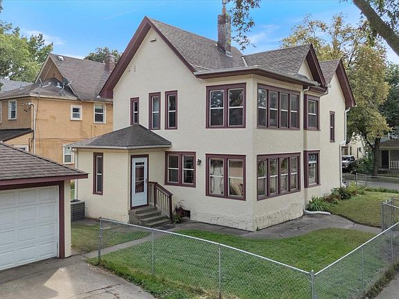 2nd image of 1001 26th Ave NE