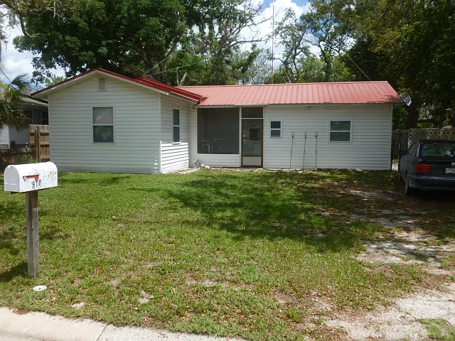 2 bed, 805 sqft, $1,800 — Photo 1