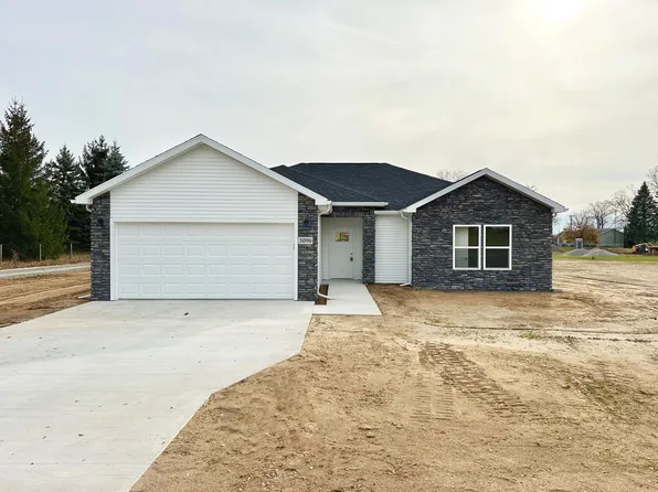2020 Green Acres Dr, Adrian, MI 49221