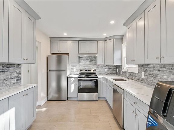 3rd image of 22 Amityville Rd Floor 2