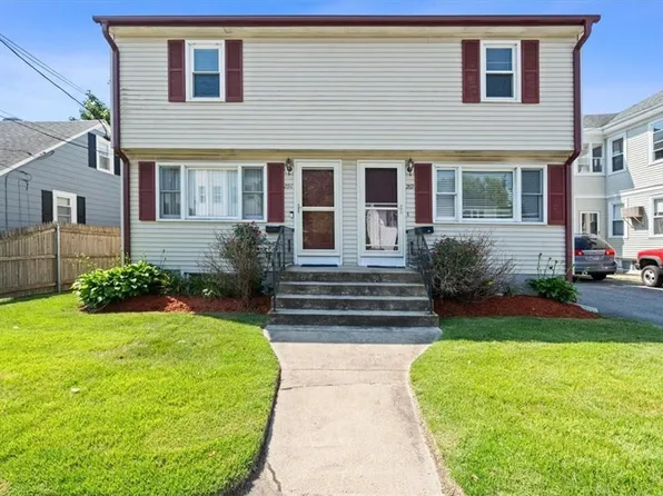 289-291 Columbus Ave, Pawtucket, RI 02861