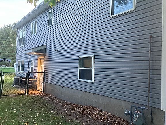 3rd image of 11 Briarfield Dr