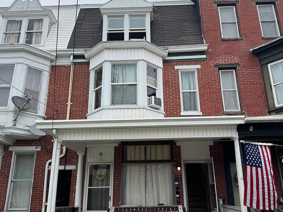 1023 S Queen St #3