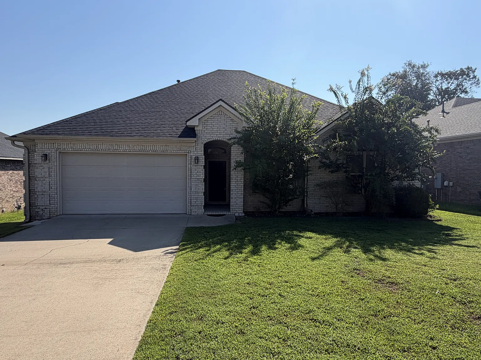 3 bed, 1889 sqft, $2,000 — Photo 1