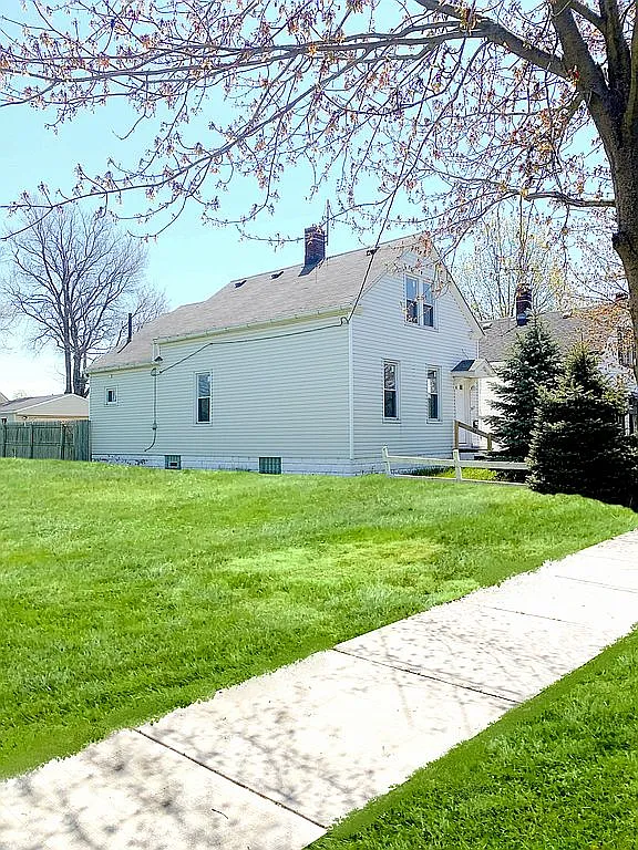 3627 E 46th St photo 1