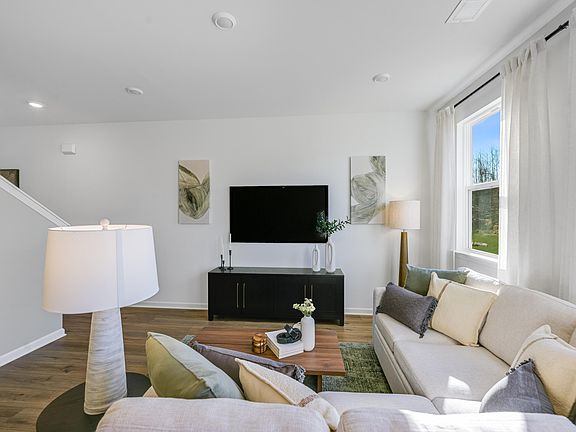 4th image of 5050 Highwood Dr #39