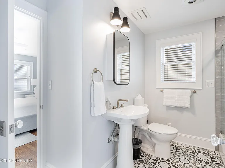 305 Ocean Ave — Photo 24