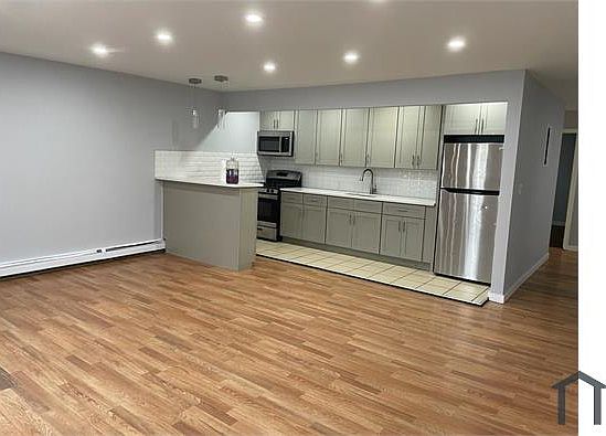 2nd image of 647 Bryant Ave Frnt 2