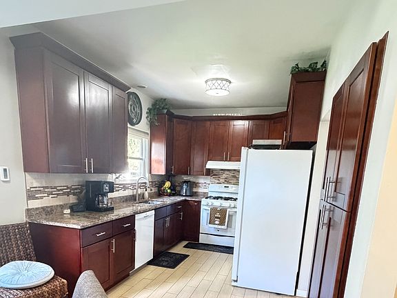 5th image of 1168 Chalet Dr