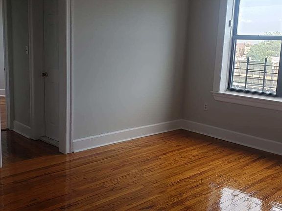 5th image of 32-35 30th St #Bb