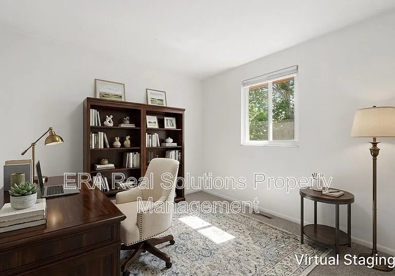 1136 McCarley Dr E — Photo 4