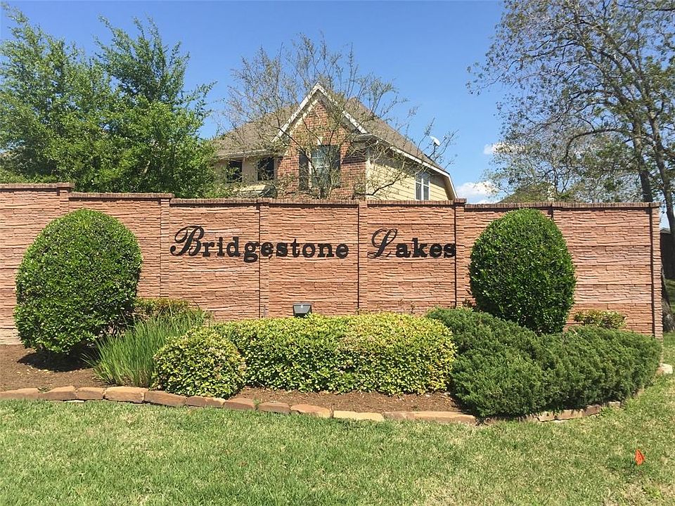 Entrance of the neighborhood.