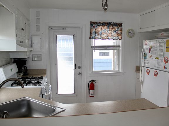 4th image of 701 2nd St