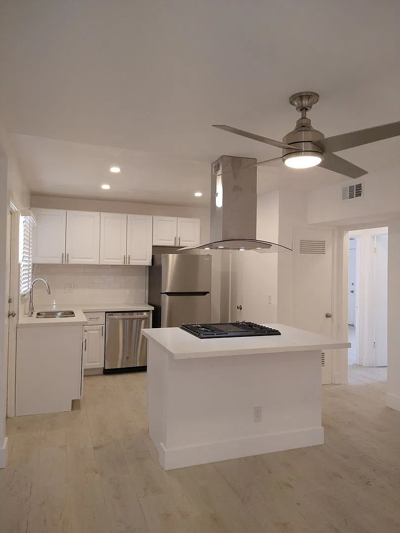 225 W. Vista Chino — Photo 1