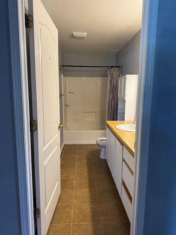 3 bed, 2436 sqft, $1,800 — Photo 3