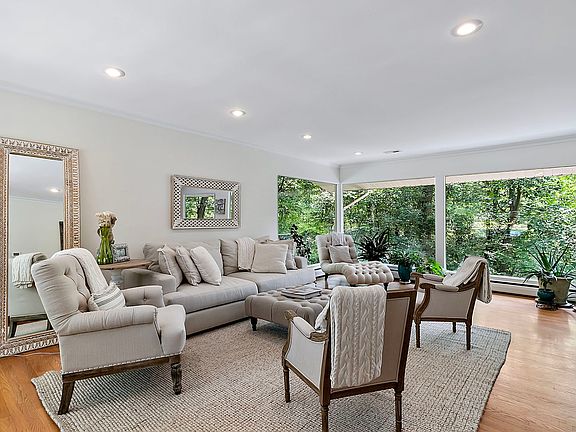 5th image of 9051 W 126th St