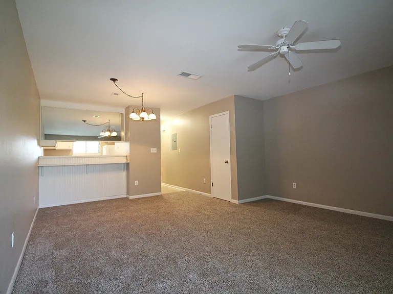 115 Hughes St NE #A7 — Photo 2