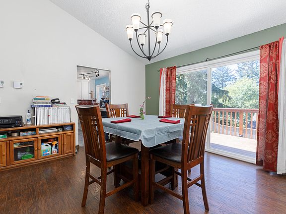5th image of 567 NE 20th Pl