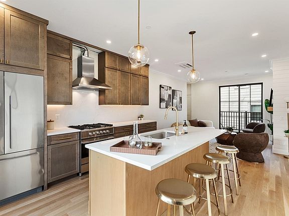 5th image of 27 Shepard St #4