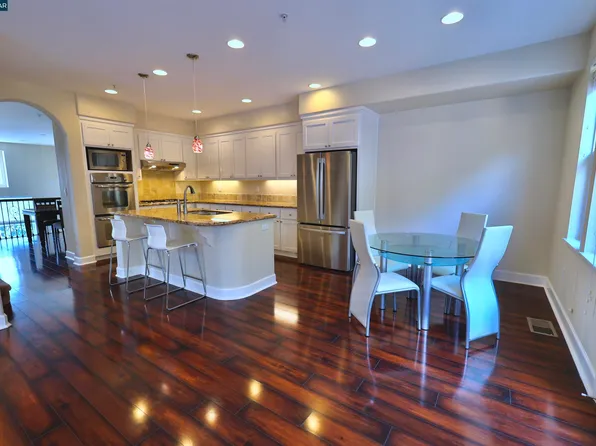 30 Pointe View Pl, South San Francisco, CA 94080